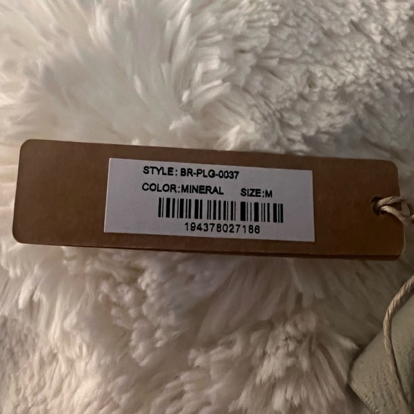 SKIMS PLUNGE BRALETTE - Picture 2 of 2